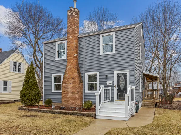 1224 S 4th St, St Charles, IL 60174