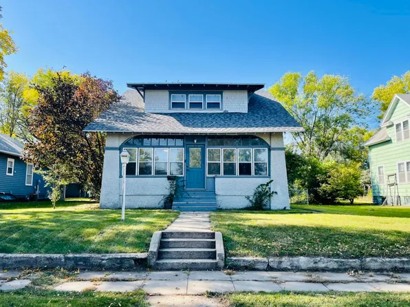 924 E 3rd St, Redfield, SD 57469