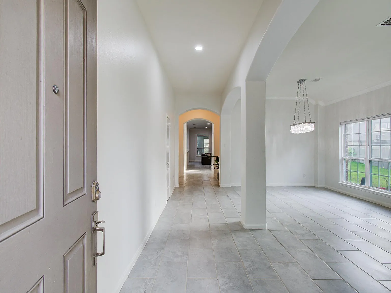 4 bed, 2.5 bath, 3445 sqft, $3,250 — Photo 4