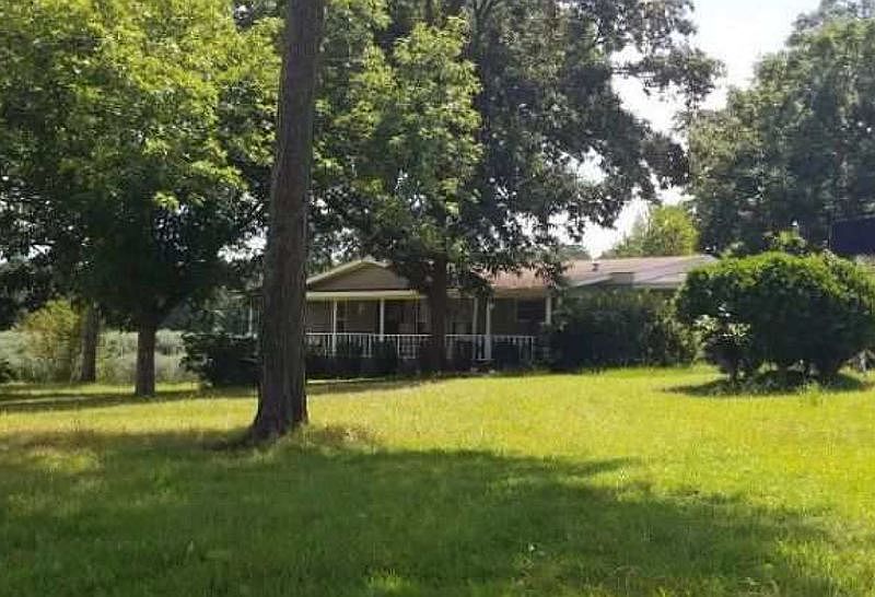 1st image of 325 Green Lake Cir