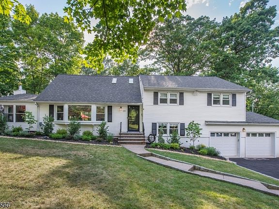 3rd image of 21 Bear Brook Ln