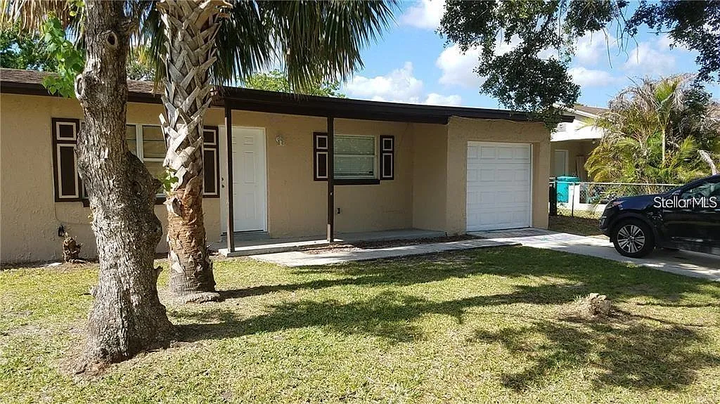 3 bed, 1.5 bath, 950 sqft, $1,700 — Photo 1