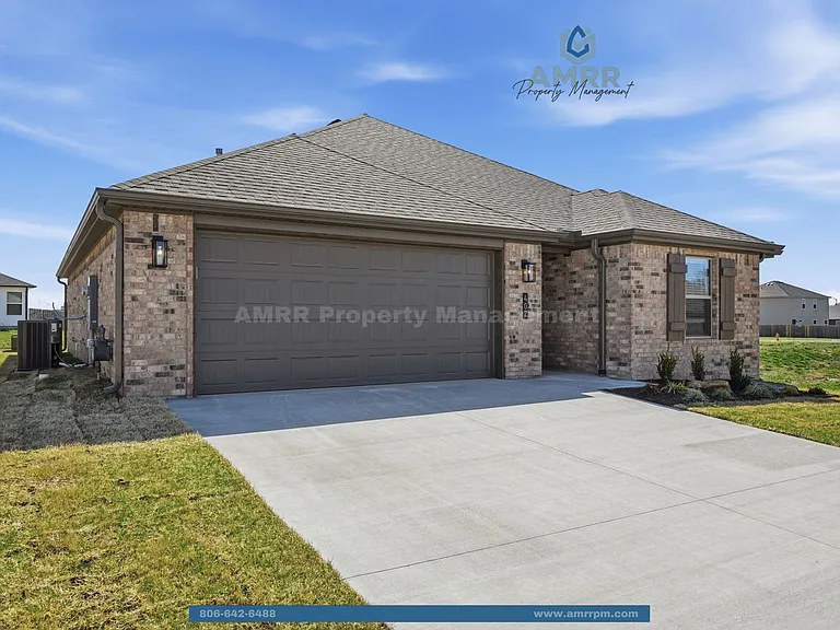 402 Cattleman Ln — Photo 2