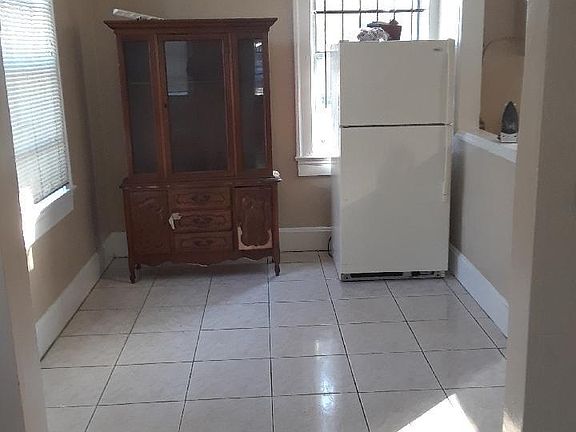2nd image of 2901 Silver St