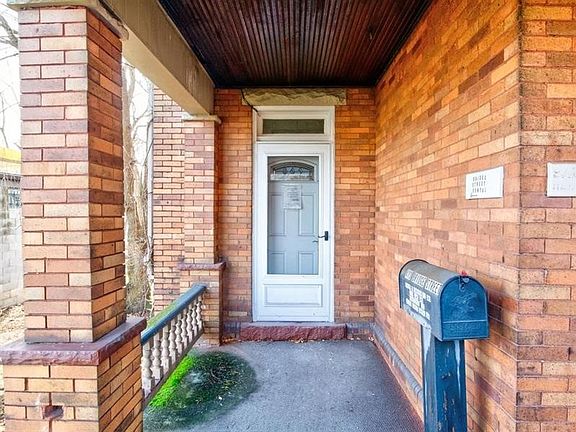 4th image of 413 Bridge St