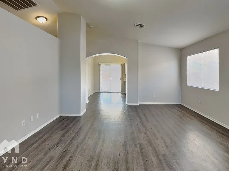 2858 Mount Hope Dr — Photo 6