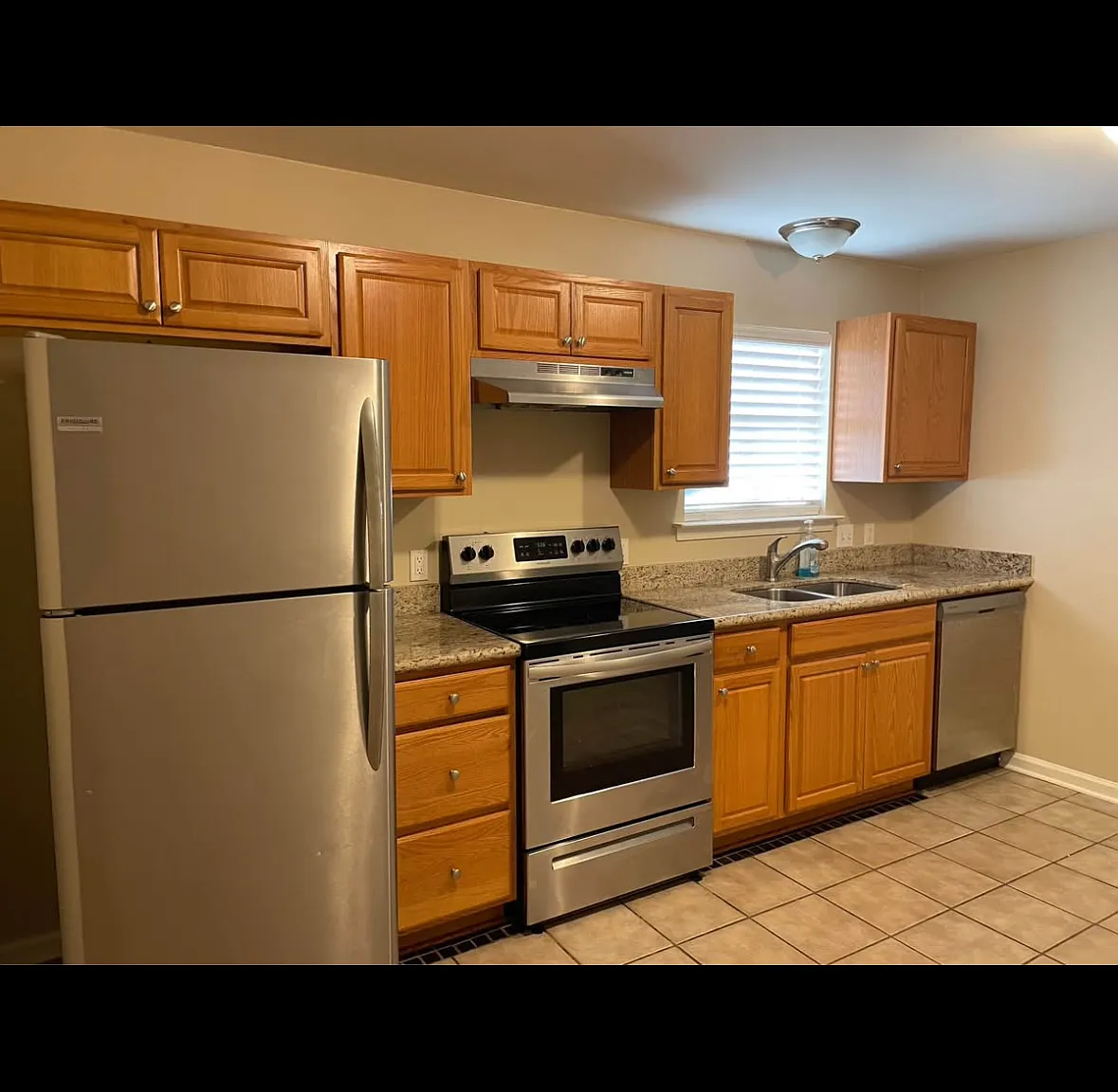 4 bed, 1.5 bath, 1500 sqft, $2,200 — Photo 3