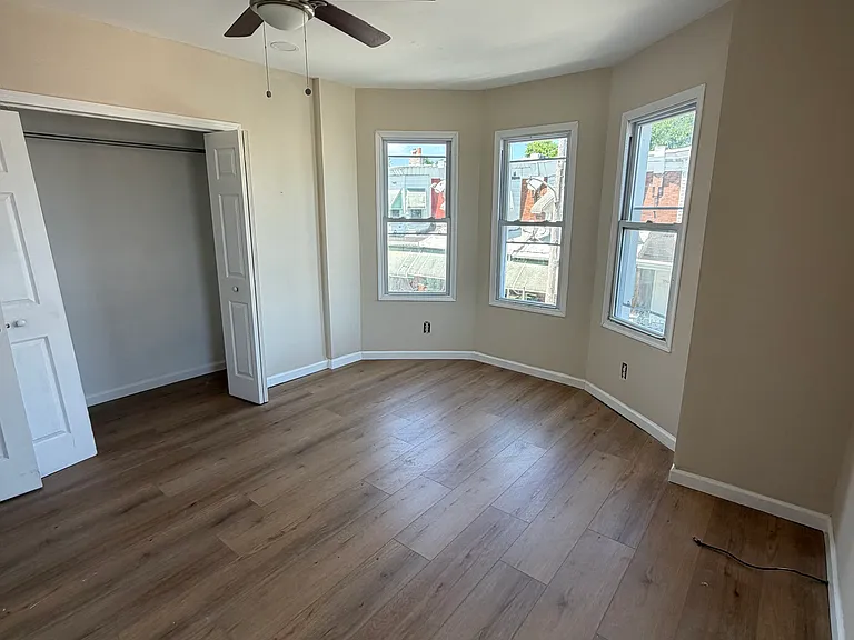 5500 Spring St — Photo 5
