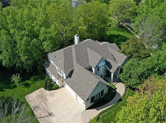 4th image of 2124 Winding Woods Dr