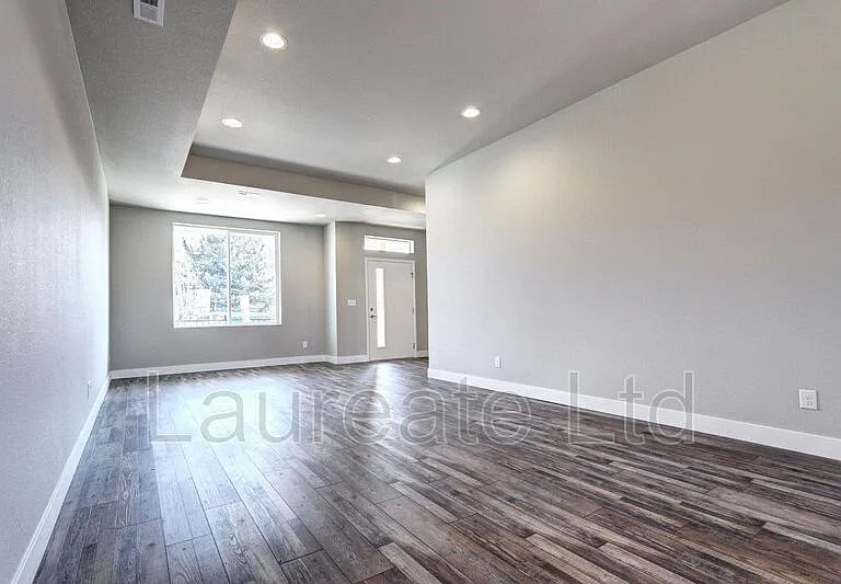 1433 S Kenton St — Photo 11