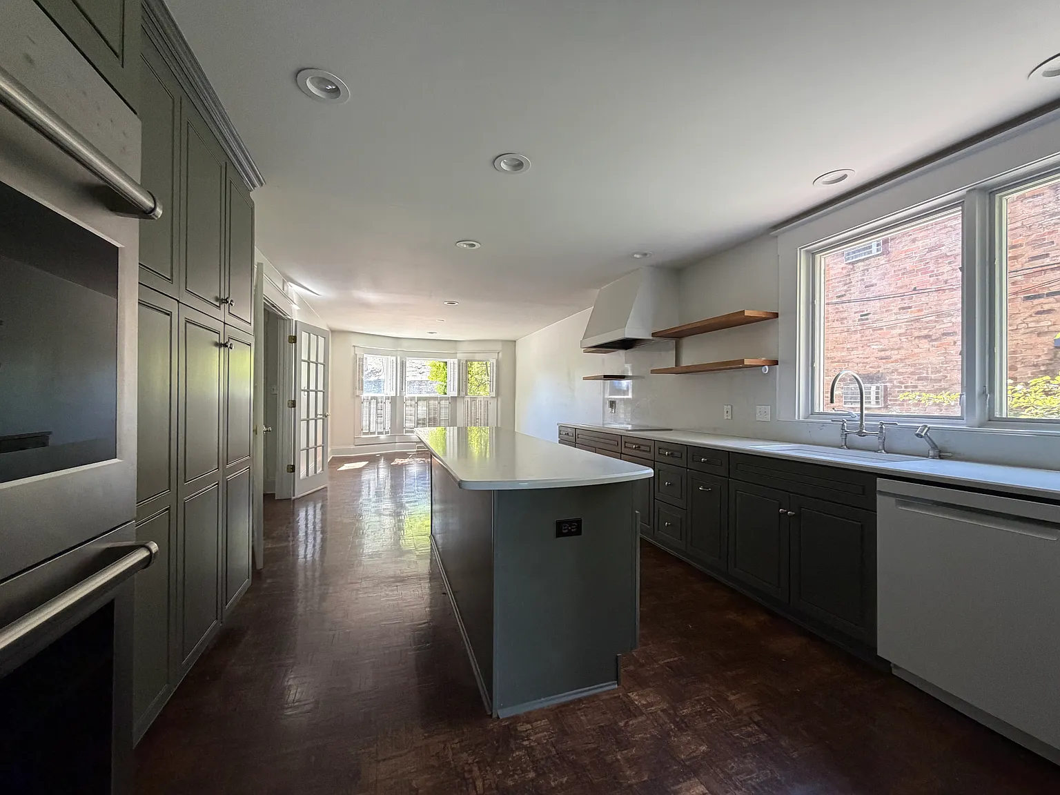 3 bed, 2.5 bath, 2894 sqft, $4,500 — Photo 3