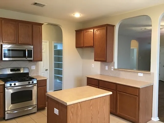 736 Fountain Gate — Photo 3