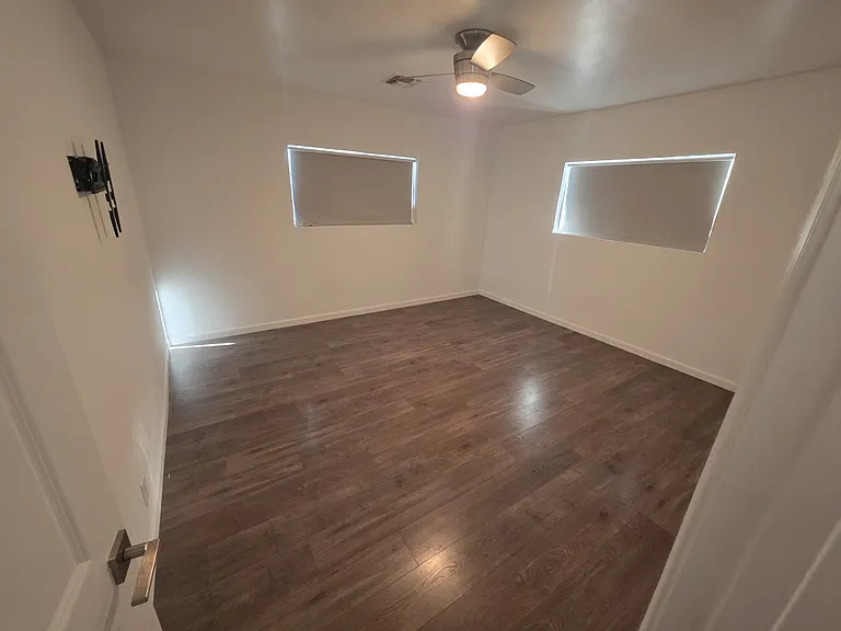 2238 E Mulberry Dr — Photo 3
