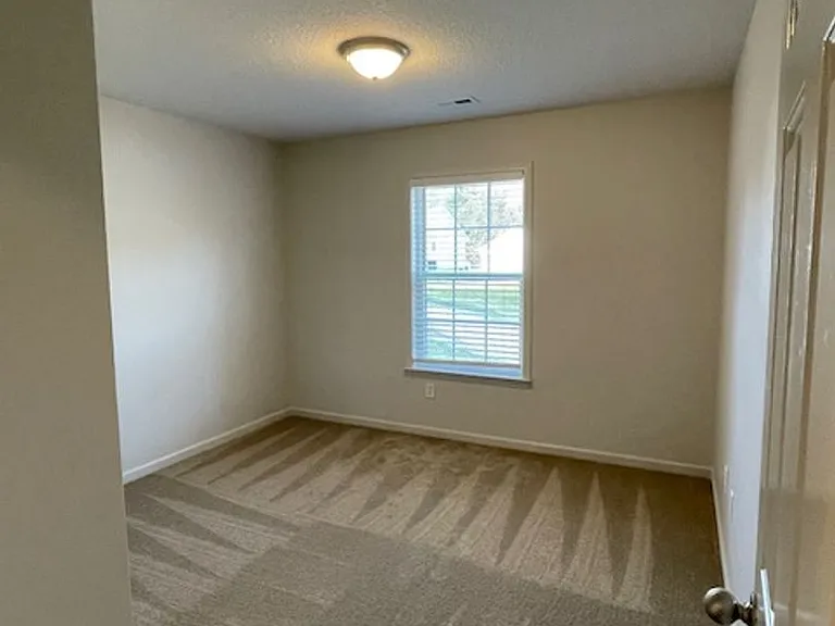 702 Patriot Ln — Photo 11