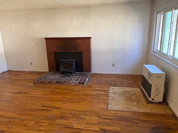 4th image of 300 Terry Lynn Ave