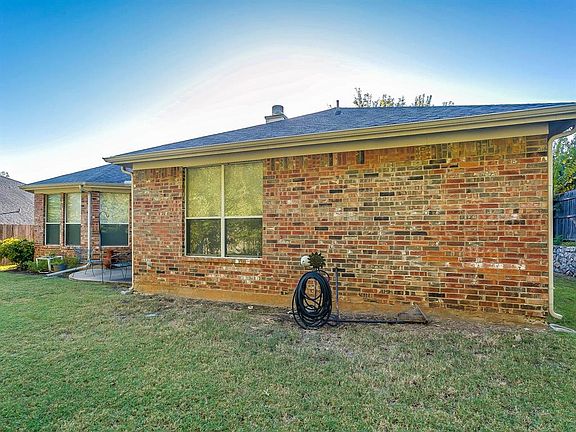 4th image of 2222 Summer Brook Dr
