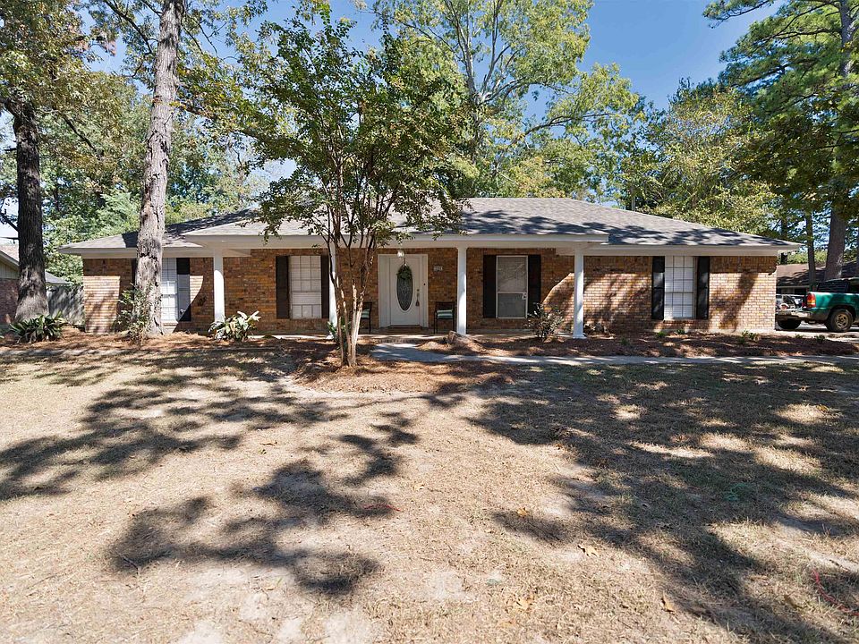 1st image of 200 Dauphine Dr