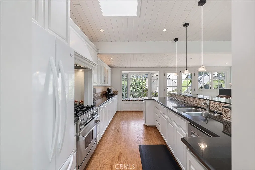 3 bed, 1972 sqft, $7,400 — Photo 3