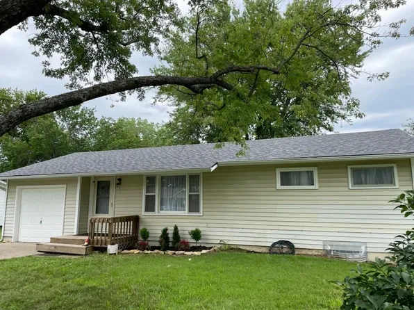 8325 High St, De Soto, KS 66018