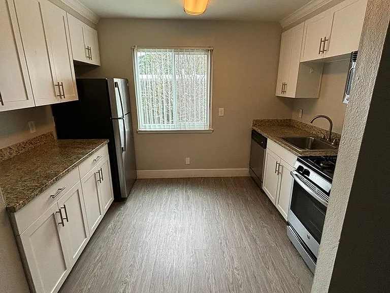 Sutter Crossing Apartments — Photo 1