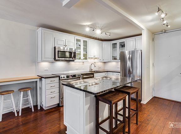 3rd image of 2020 N Lincoln Park W APT 16K