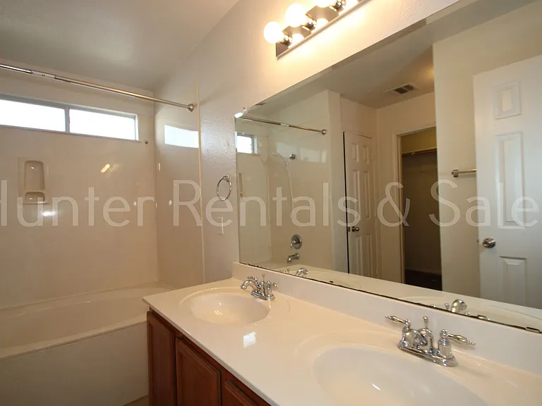 505 E Vega Ln — Photo 16