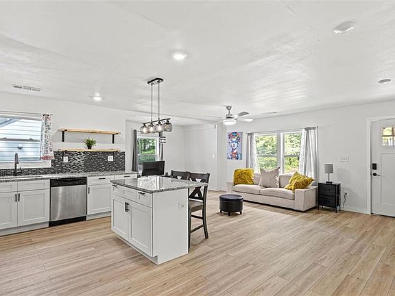 5th image of 1077 Peeples St SW