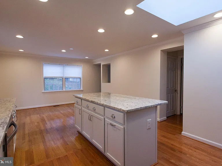 1419 N Longfellow St — Photo 34