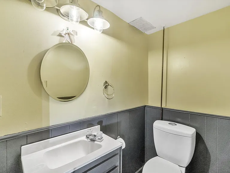 978 Panorama Dr — Photo 16
