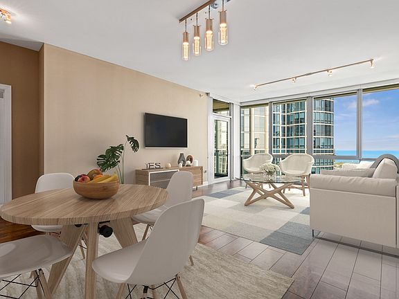 4th image of 1201 S Prairie Ave #2604