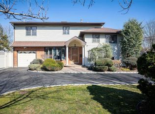 30 Wiltshire Dr, Commack, NY 11725