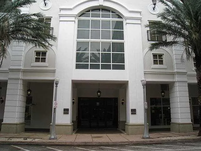 10 Aragon Ave