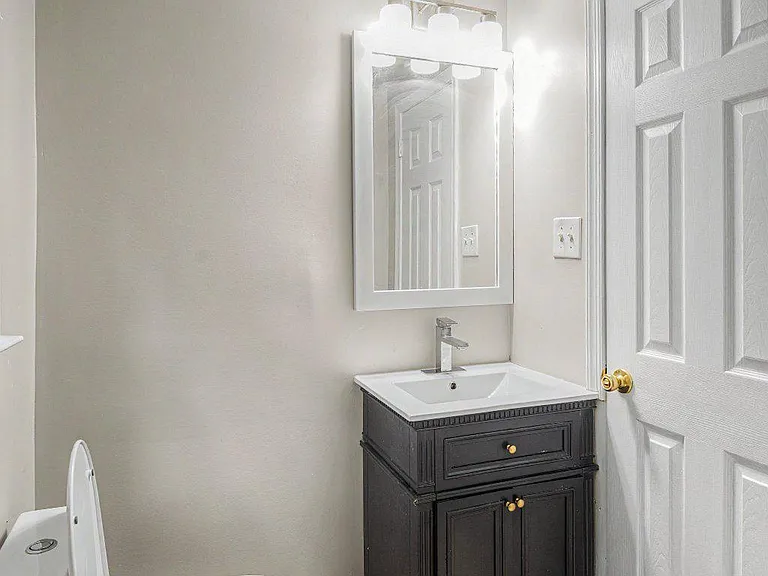 10708 Norman Ave — Photo 21