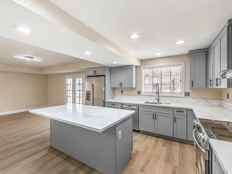7477 Ullom Dr — Photo 5