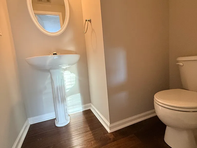240 Regent Sq — Photo 31
