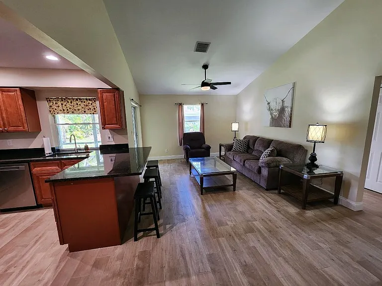 1750 Primrose Ln — Photo 8