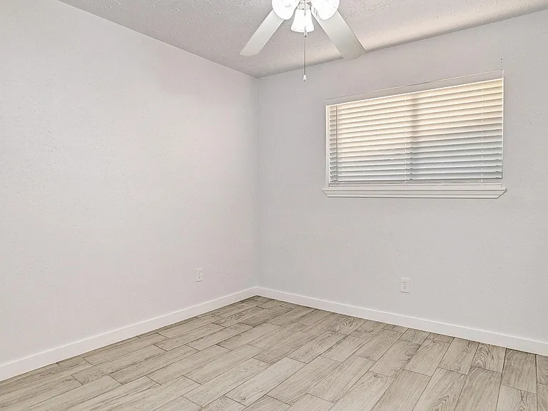 3918 Cypressdale Dr — Photo 32