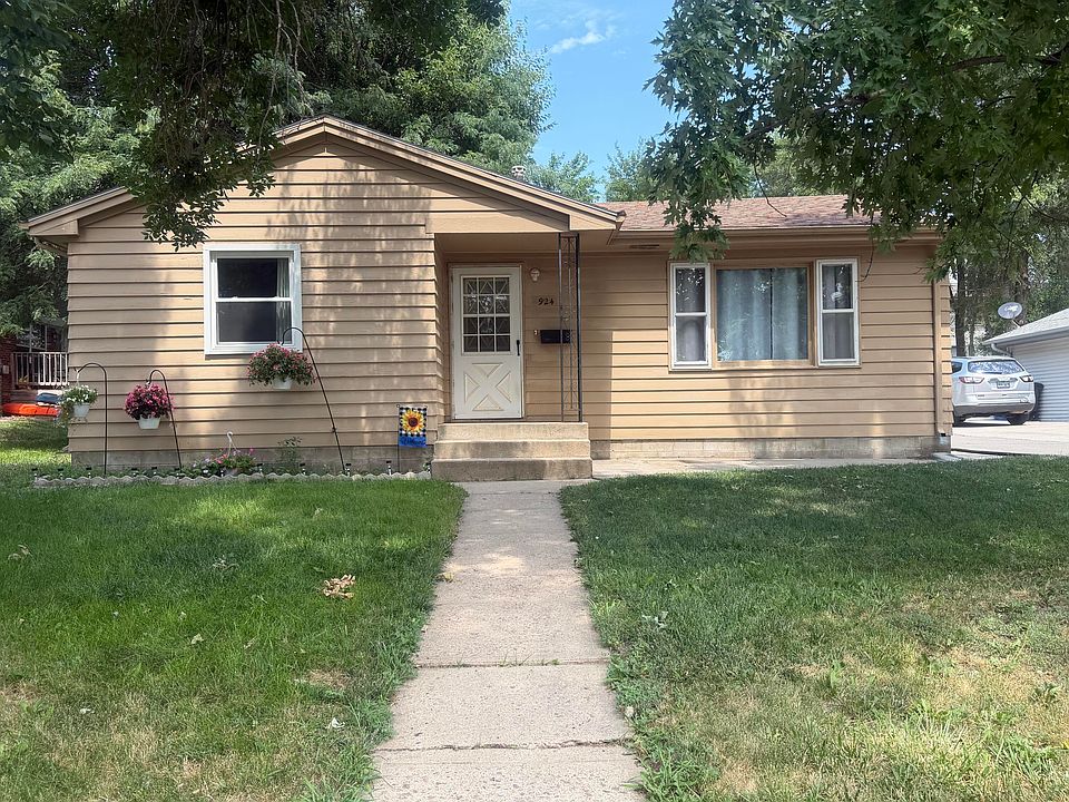 1st image of 924 W 7th Ave