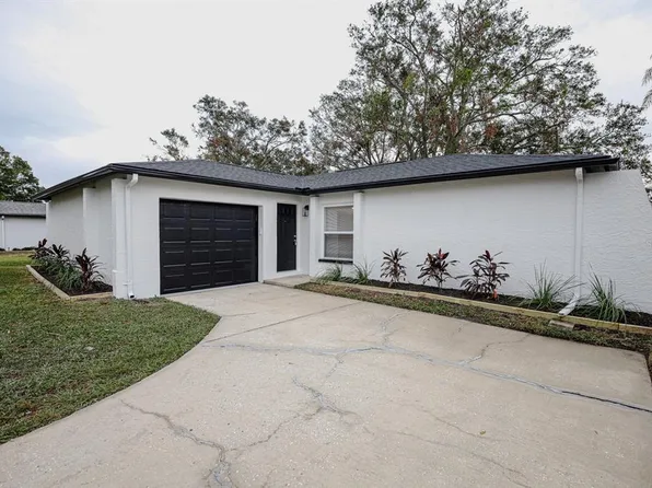 8446 Somerset Dr, Largo, FL 33773