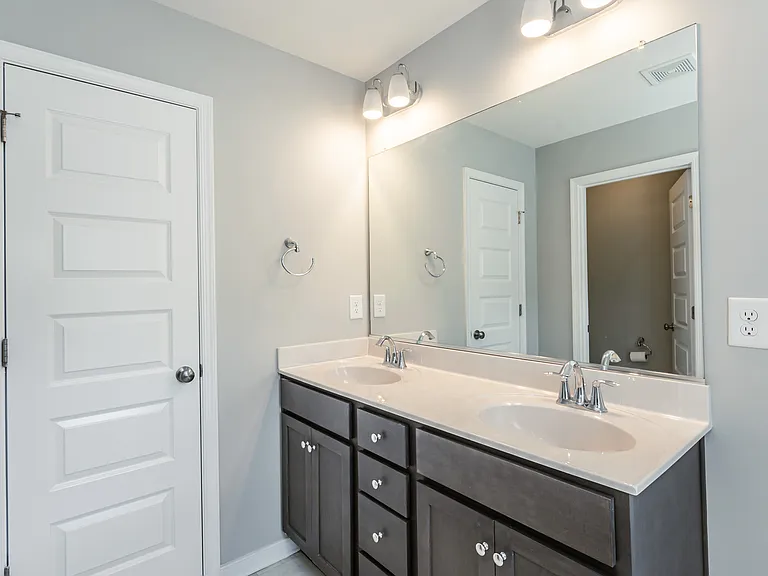 8023 Ellendale Dr — Photo 15