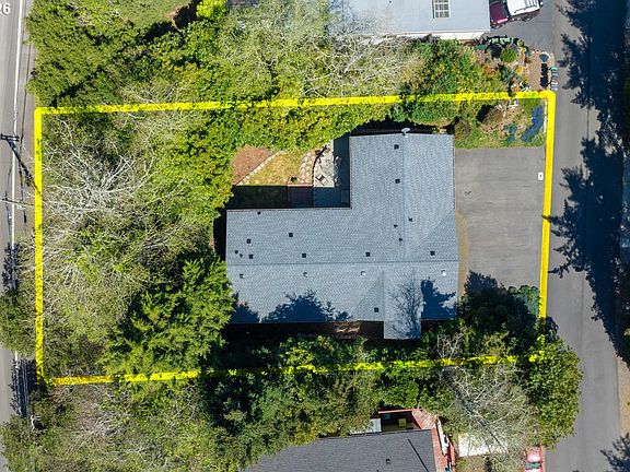 3rd image of 1600 Rhododendron Dr Space 6