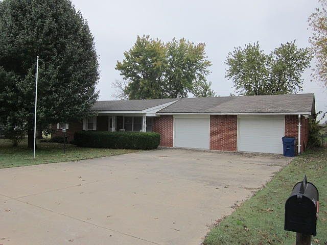 2nd image of 845 N Skyline Dr