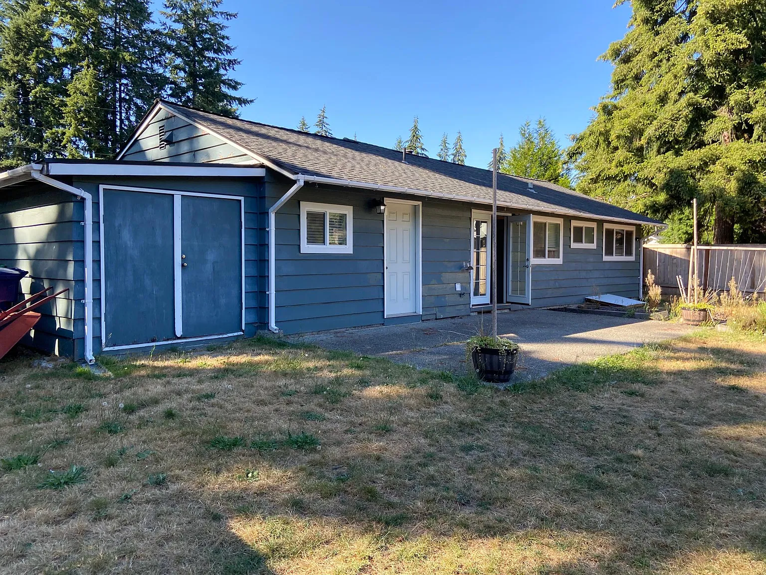 3 bed, 984 sqft, $3,100 — Photo 2