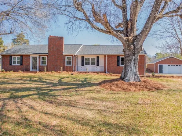 909 E King St, King, NC 27021