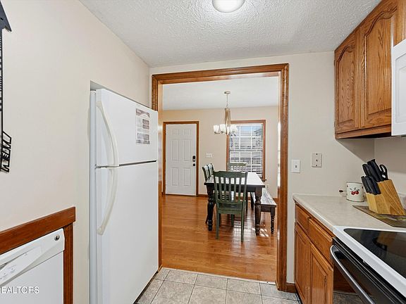 5th image of 2813 Forrest Way