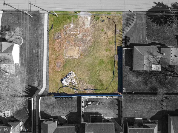 2204 Orpington Dr, Troy, MI 48083