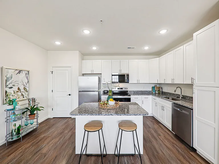 Thornwood Apartments — Photo 38
