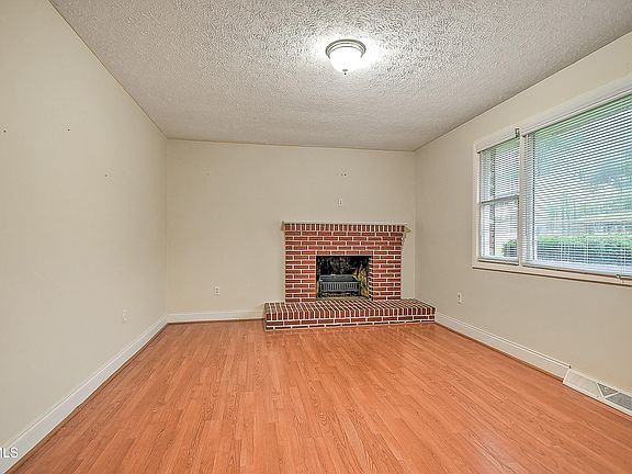 3rd image of 757 W Jackson St
