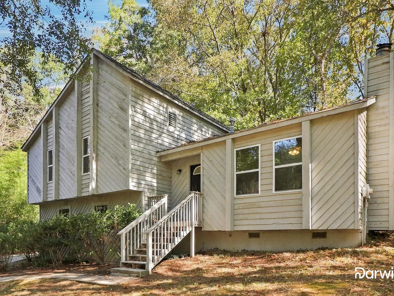 3 bed, 2.0 bath, 1365 sqft, $2,205 — Photo 2