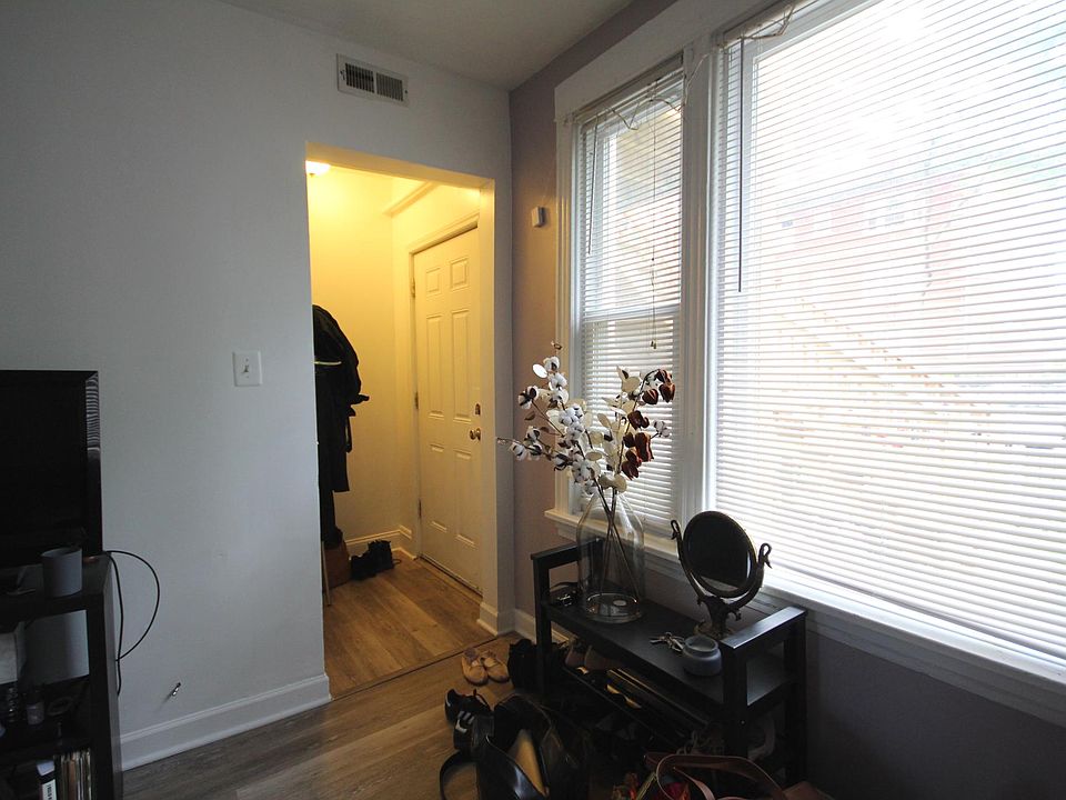 1st image of 2926 N Hamlin Ave